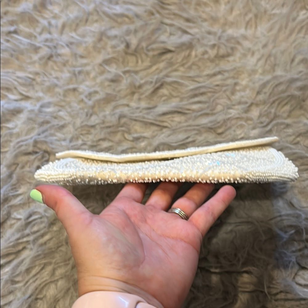 Elegant Vintage Cream And White‎ Beaded Clutch - Picture 9 of 10